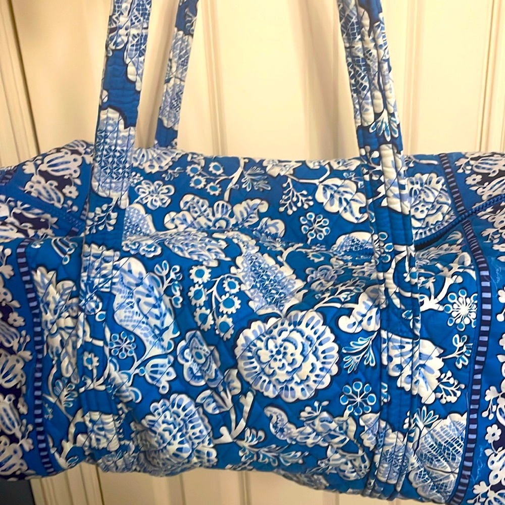 Large Vera Bradley. Weekender bag, lots of room for your weekend getaway.